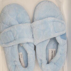 Vermont Country Blue Adjustable Wrap slippers - 8M